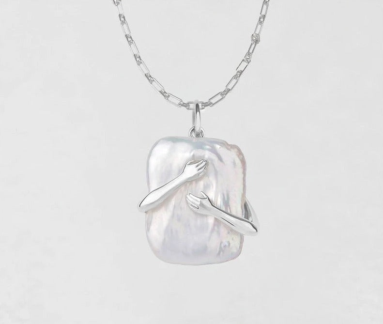 Hug Me Pearl Necklace