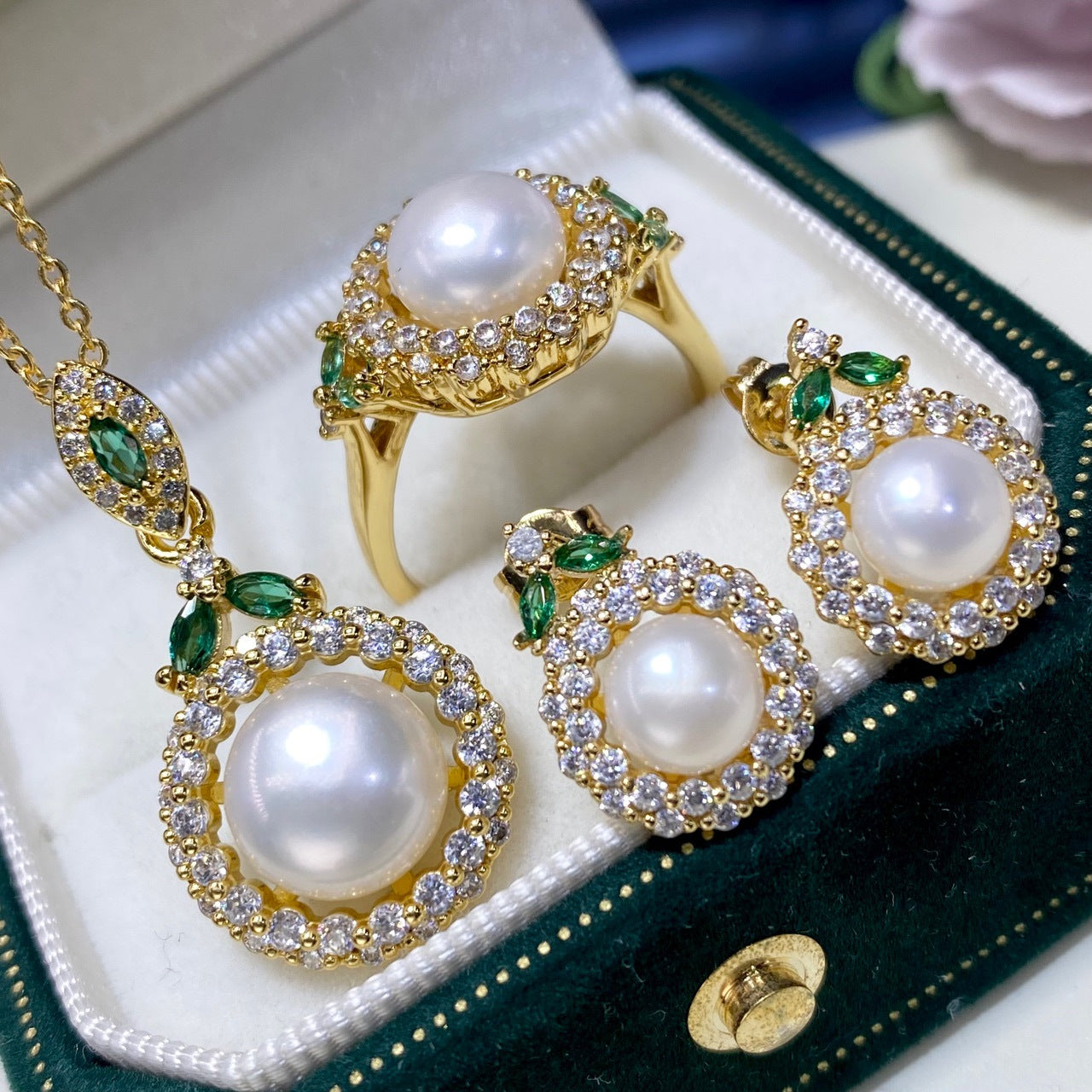 Luxurious Freshwater Pearl Jewelry Set