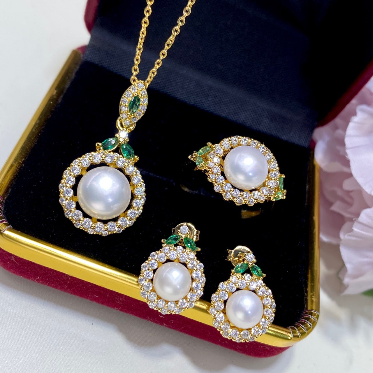 Luxurious Freshwater Pearl Jewelry Set