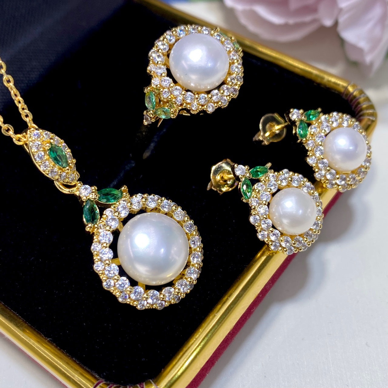 Luxurious Freshwater Pearl Jewelry Set