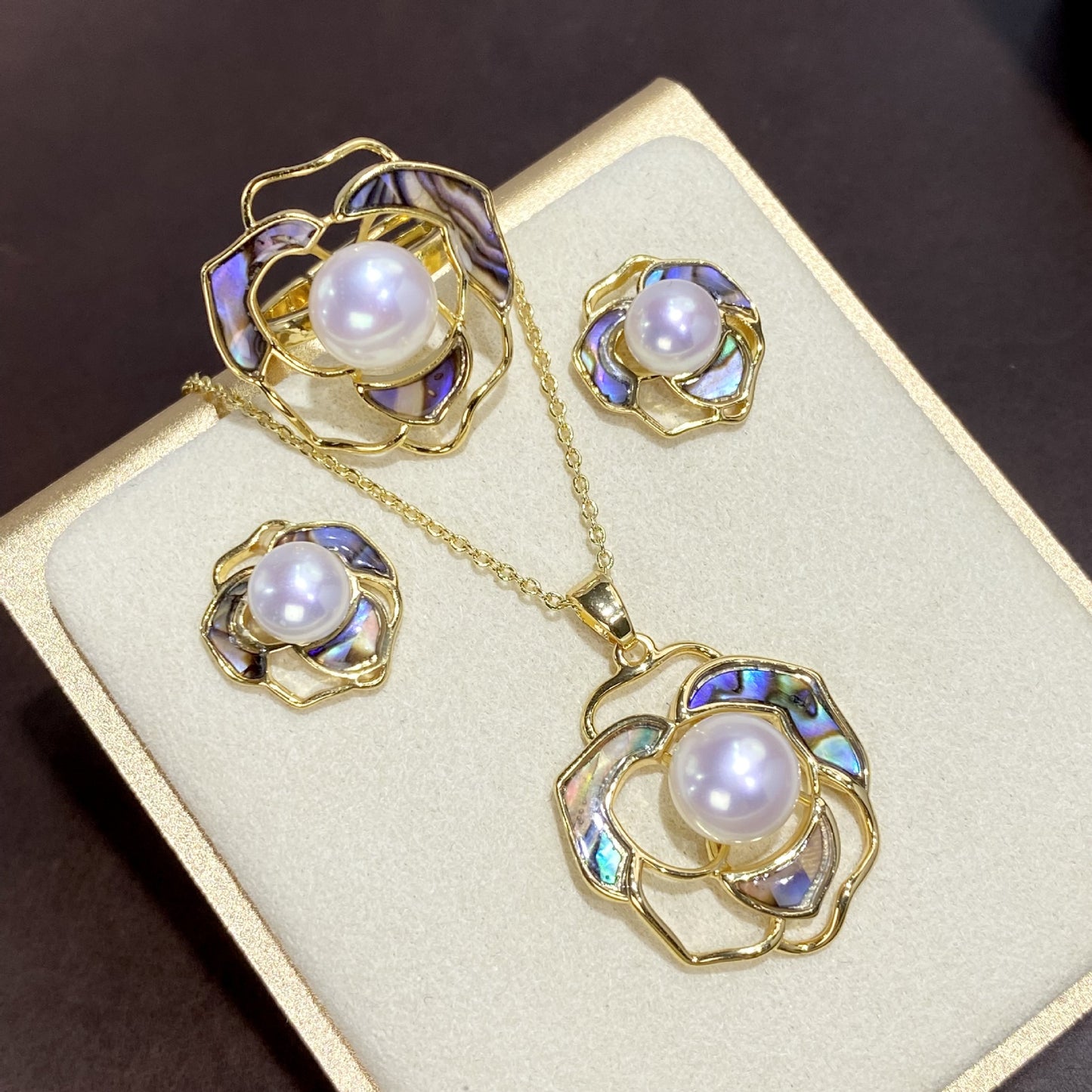 Camellia Freshwater Pearl Jewelry Set