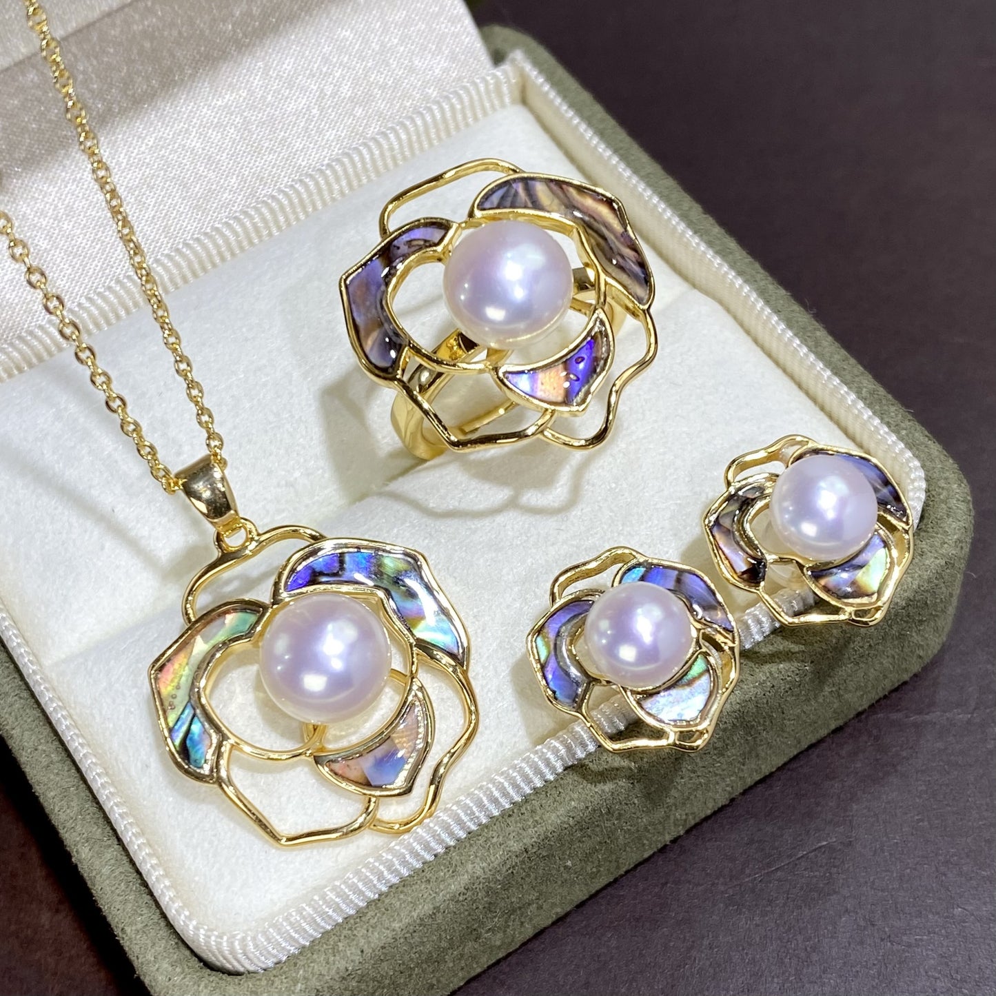 Camellia Freshwater Pearl Jewelry Set