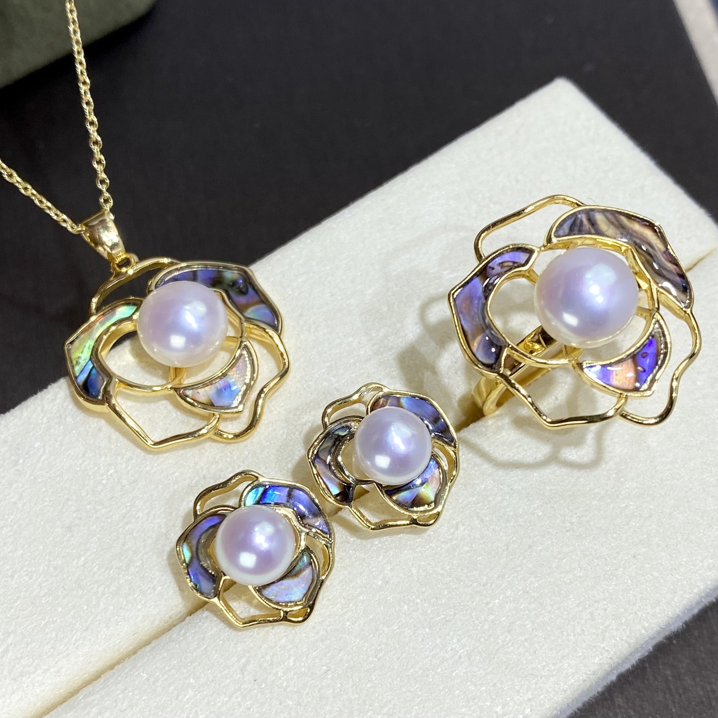 Camellia Freshwater Pearl Jewelry Set