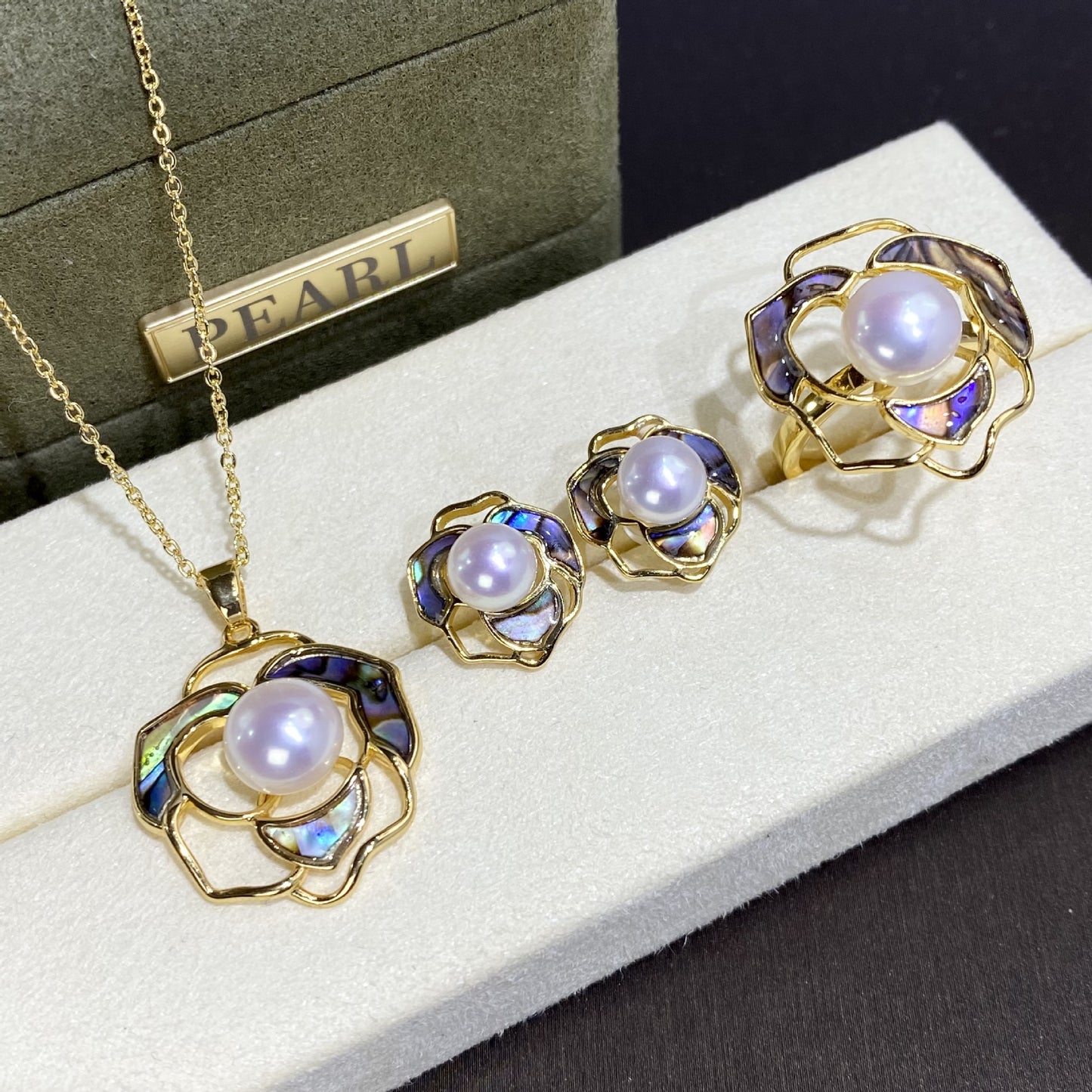 Camellia Freshwater Pearl Jewelry Set