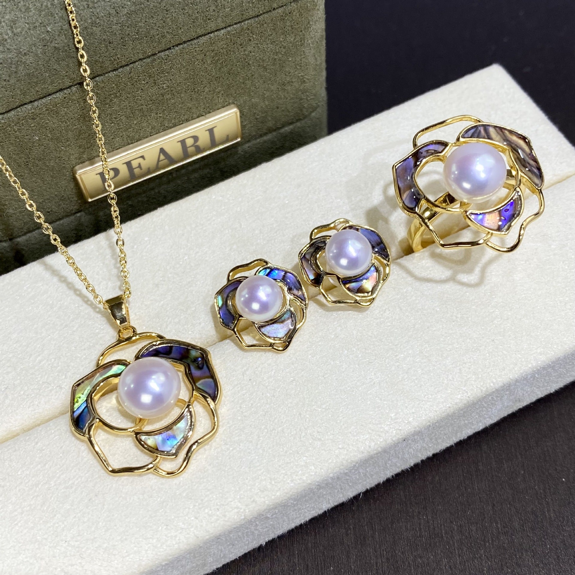 Camellia Freshwater Pearl Jewelry  Set