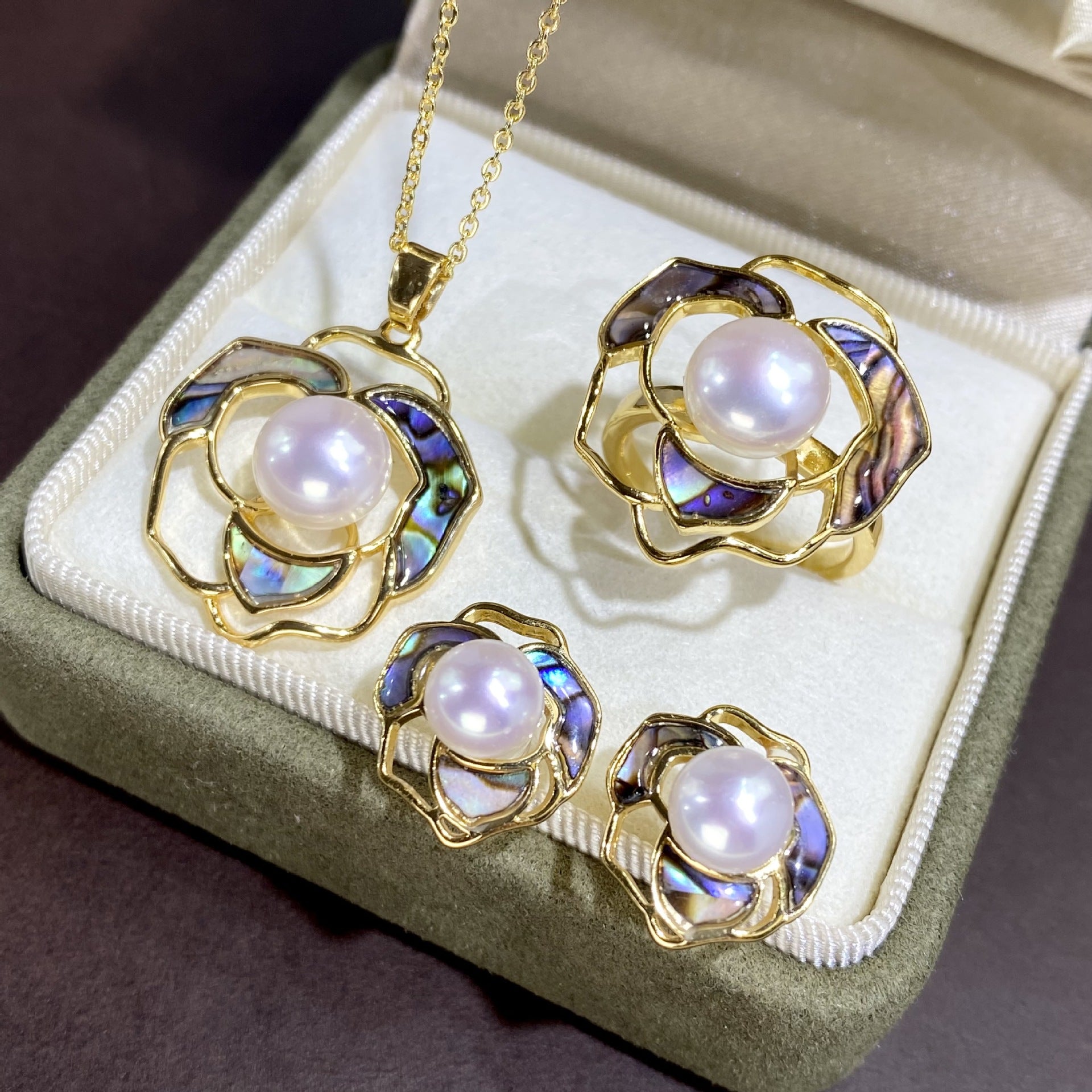 Camellia Freshwater Pearl Jewelry  Set