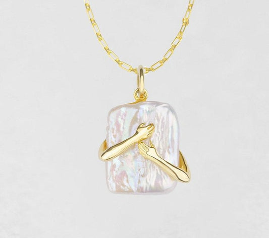Hug Me Pearl Necklace