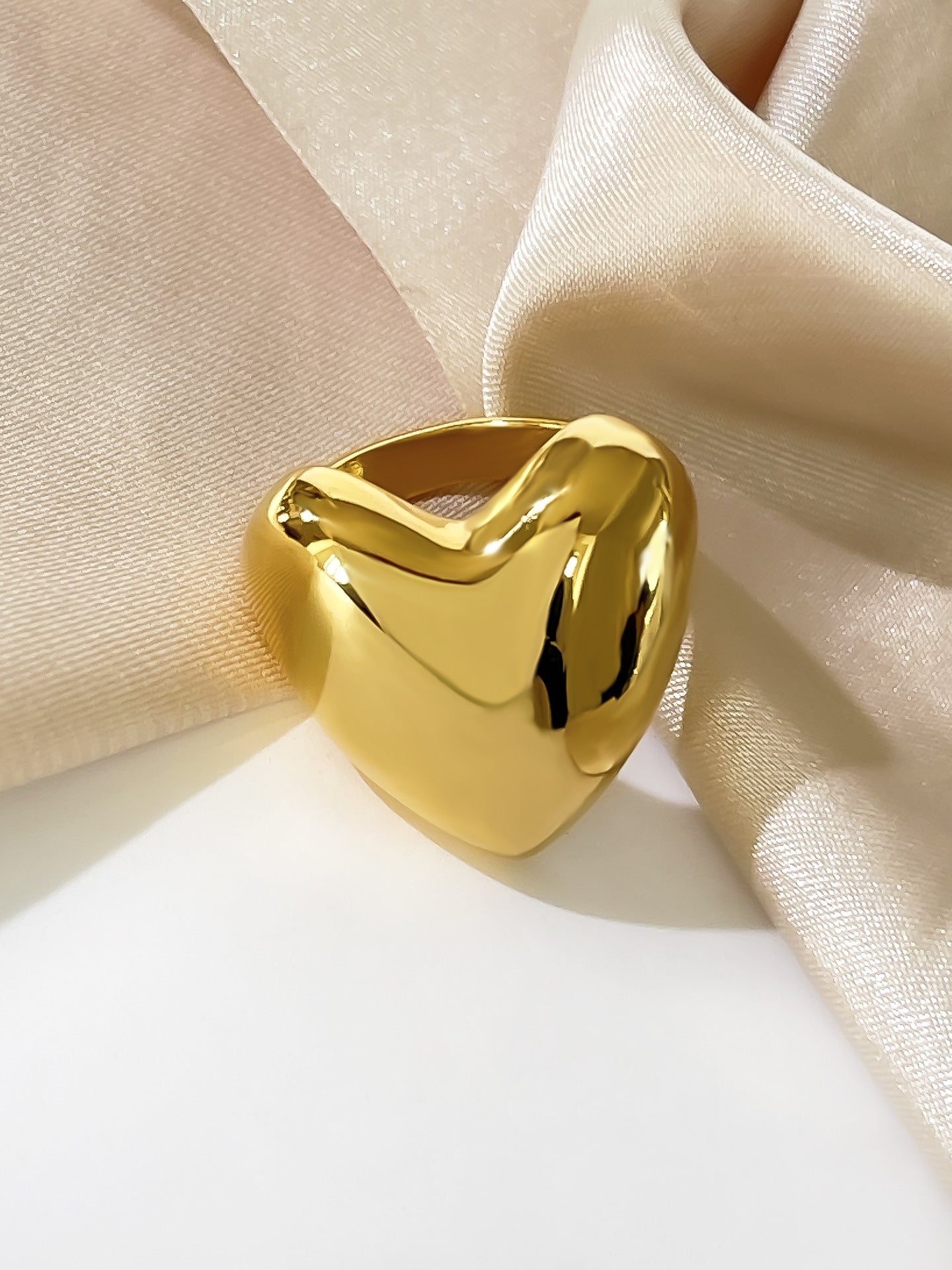 Glossy Heart Ring