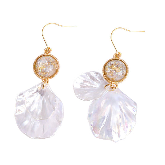 Make a statement with our acrylic shell earrings! Add a touch of beachy vibes to your outfit with this stylish seashell design. Shop now and channel your inner mermaid!