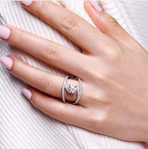 Fashionable Gorgeous Zircon Curved Women's Ring