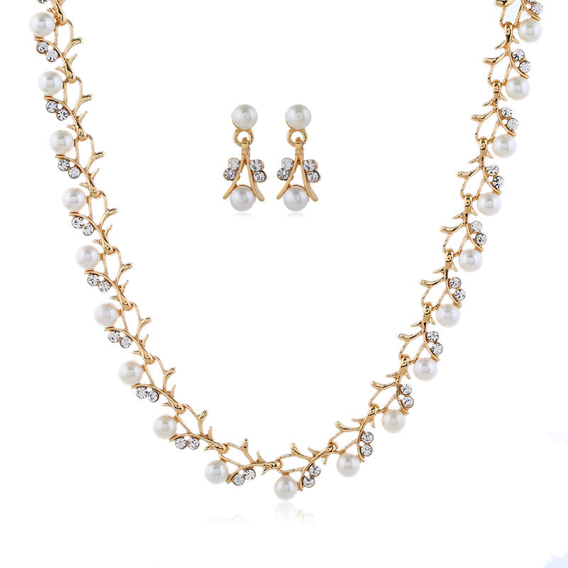 Necklace and Earring Set With Imitation Pearl